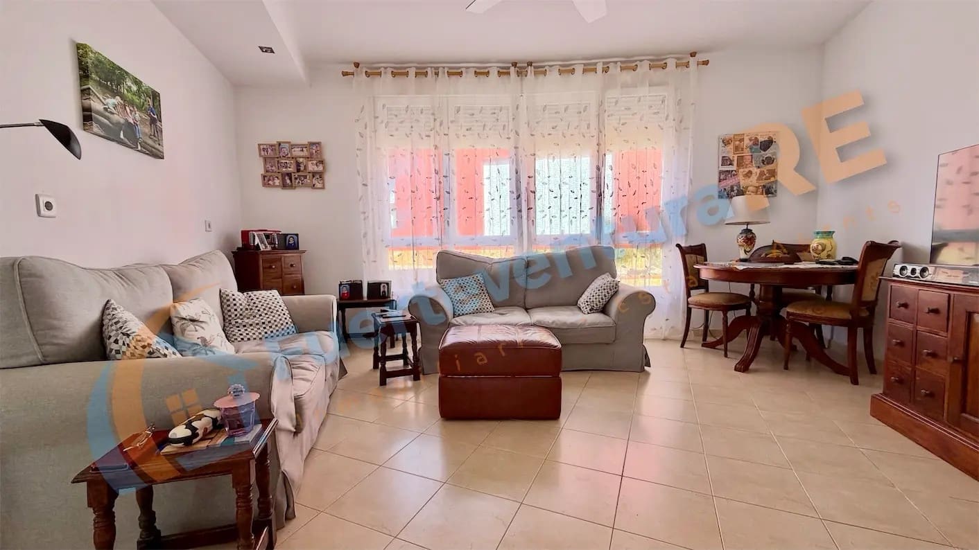 2 sovrum Bungalow till salu i Corralejo med pool - 298 000 € (Ref: 9610758)