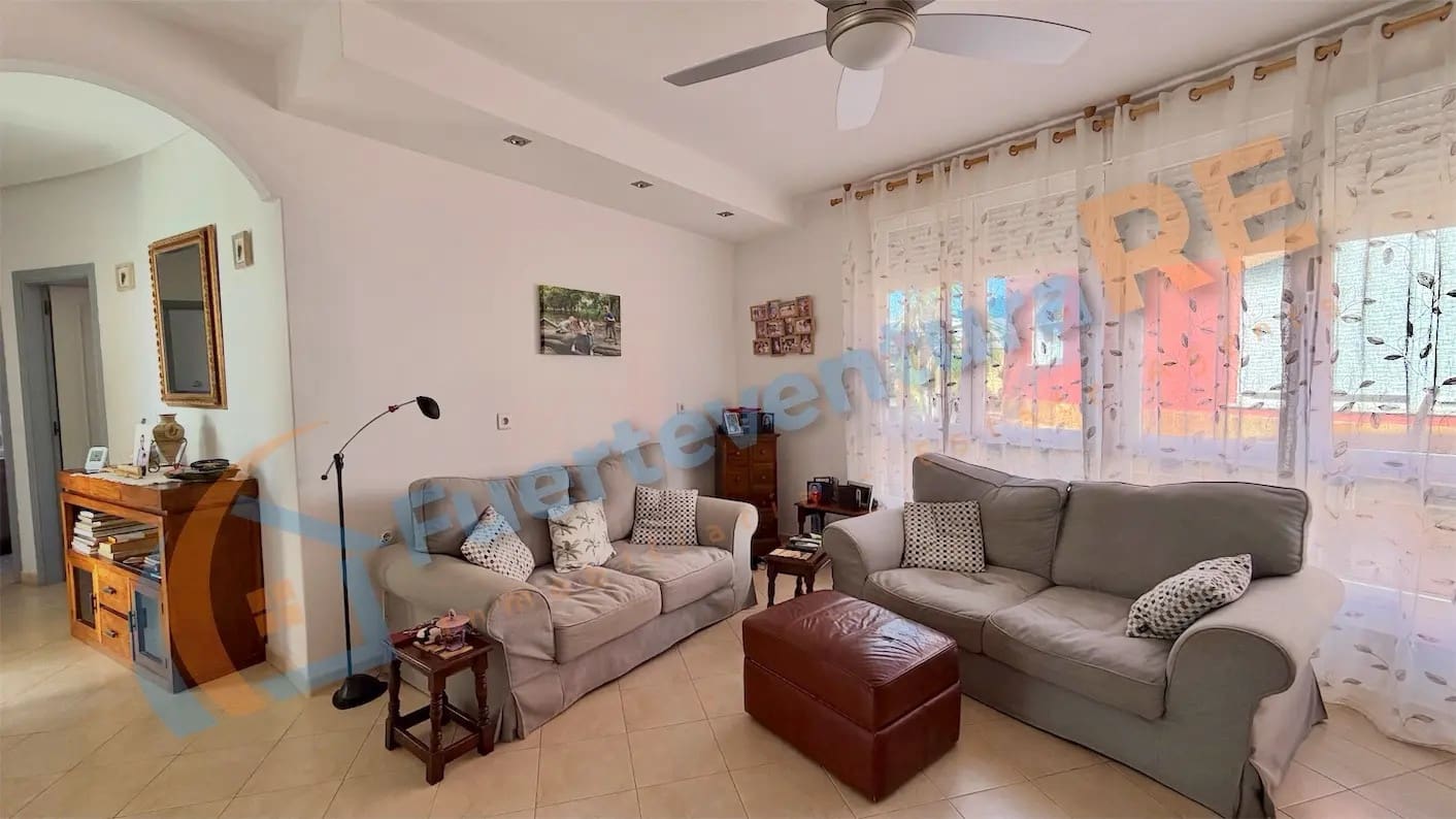 2 sovrum Bungalow till salu i Corralejo med pool - 298 000 € (Ref: 9610758)