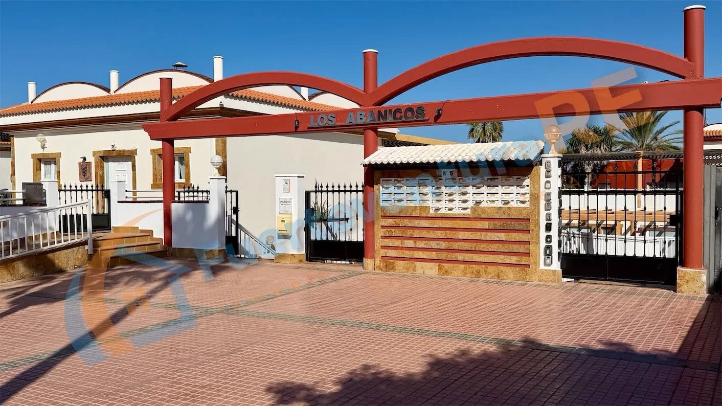 2 sovrum Bungalow till salu i Corralejo med pool - 298 000 € (Ref: 9610758)