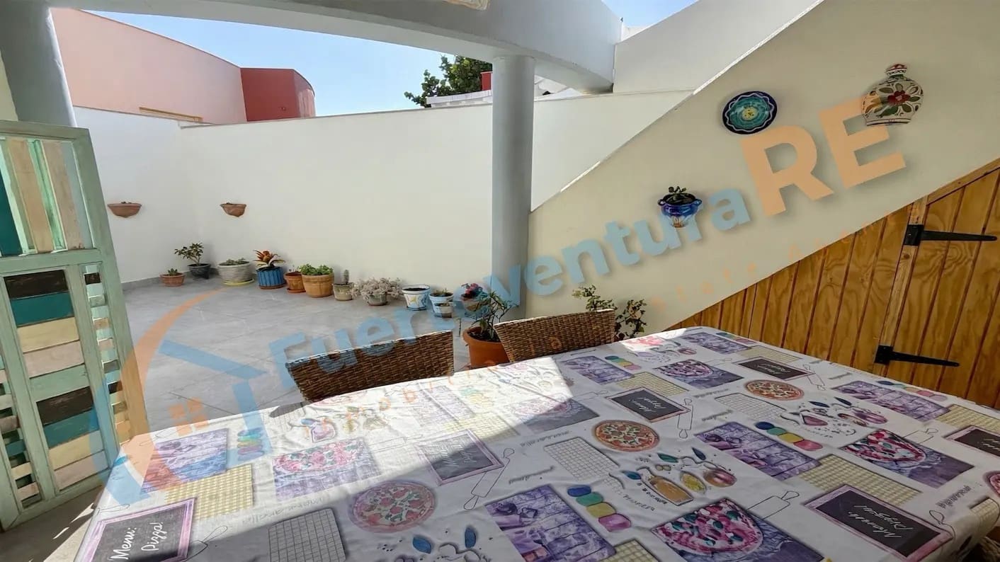 2 sovrum Bungalow till salu i Corralejo med pool - 298 000 € (Ref: 9610758)