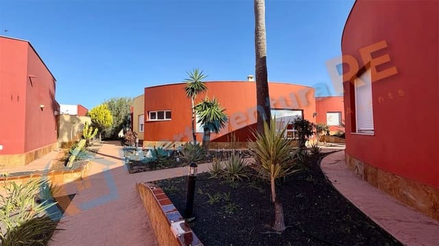 2 sovrum Bungalow till salu i Corralejo, La Oliva med pool - 298 000 € (Ref: 9610758)