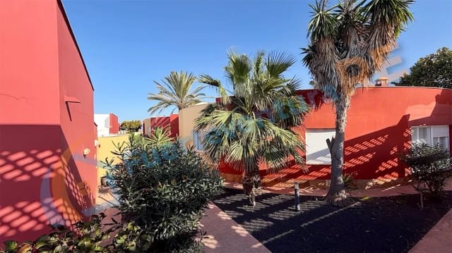 2 sovrum Bungalow till salu i Corralejo, La Oliva med pool - 298 000 € (Ref: 9610758)