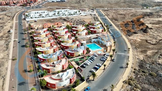 2 sovrum Bungalow till salu i Corralejo, La Oliva med pool - 298 000 € (Ref: 9610758)