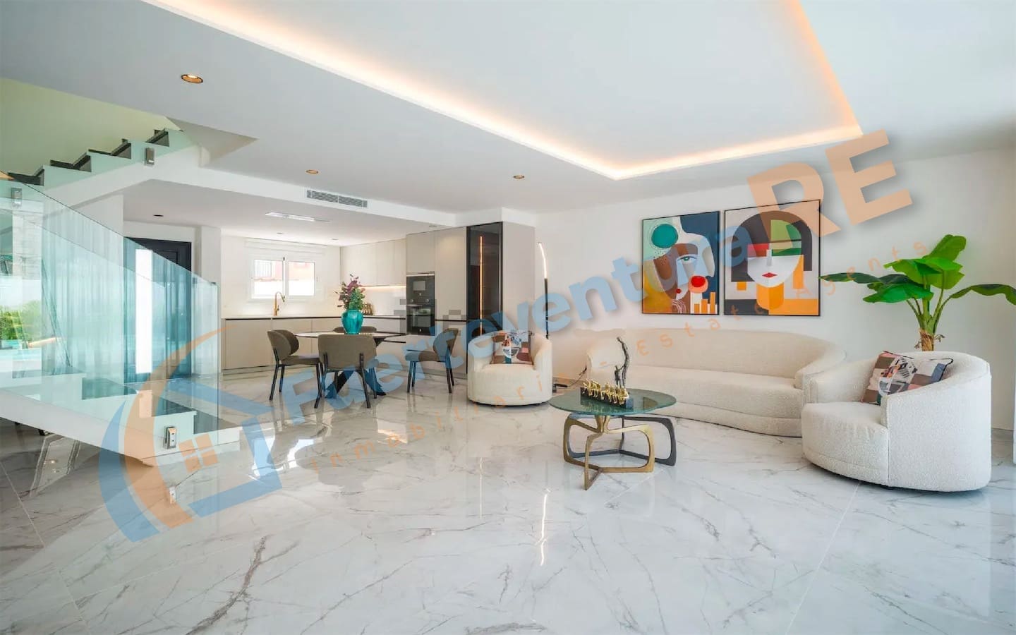 Casa de 3 habitaciones en Corralejo en venta con piscina garaje - 450.000 € (Ref: 9611823)