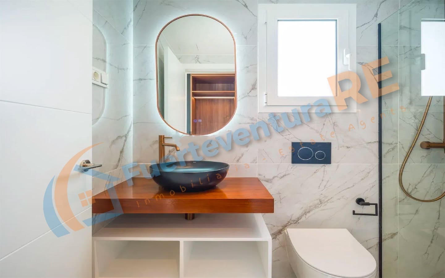 Casa de 3 habitaciones en Corralejo en venta con piscina garaje - 450.000 € (Ref: 9611823)