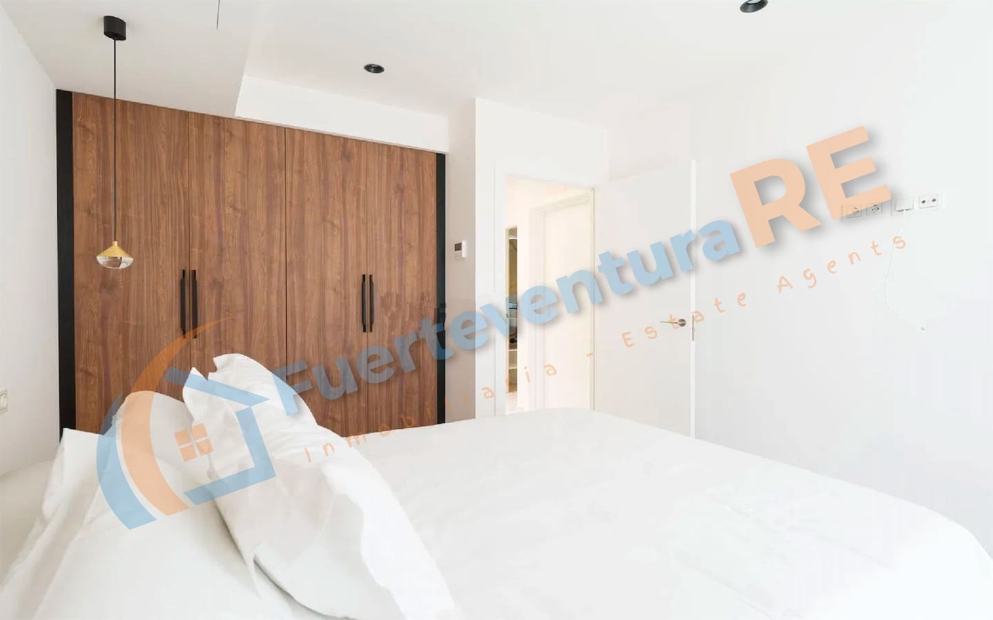 Casa de 3 habitaciones en Corralejo en venta con piscina garaje - 450.000 € (Ref: 9611823)