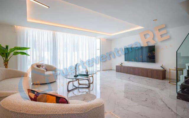 3 camera da letto Casa in vendita in Corralejo, La Oliva con piscina garage - 450.000 € (Rif: 9611823)