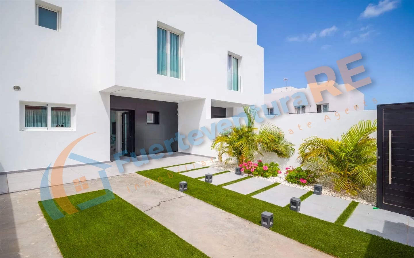 Casa de 3 habitaciones en Corralejo en venta con piscina garaje - 450.000 € (Ref: 9611823)