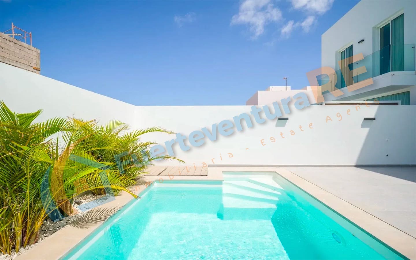 Casa de 3 habitaciones en Corralejo en venta con piscina garaje - 450.000 € (Ref: 9611823)