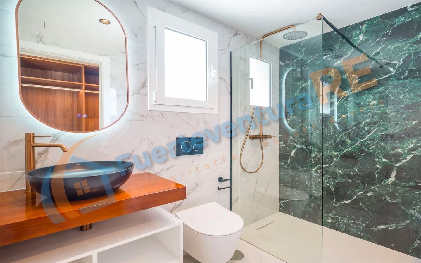 Casa de 3 habitaciones en Corralejo en venta con piscina garaje - 450.000 € (Ref: 9611823)