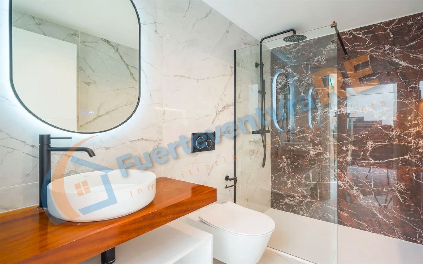 Casa de 3 habitaciones en Corralejo en venta con piscina garaje - 450.000 € (Ref: 9611823)