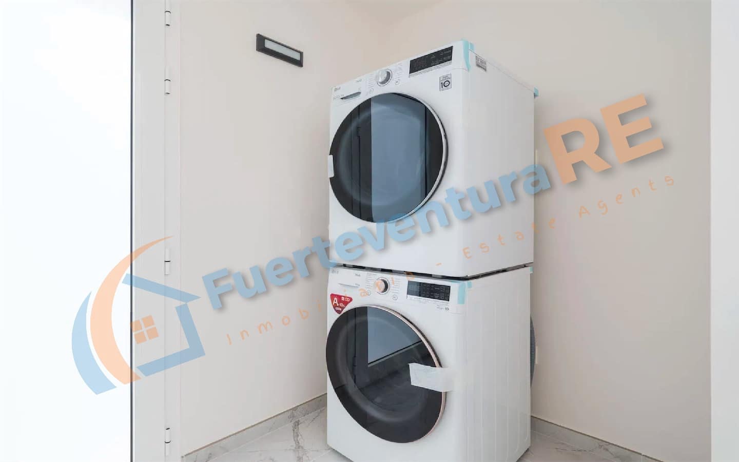 Casa de 3 habitaciones en Corralejo en venta con piscina garaje - 450.000 € (Ref: 9611823)