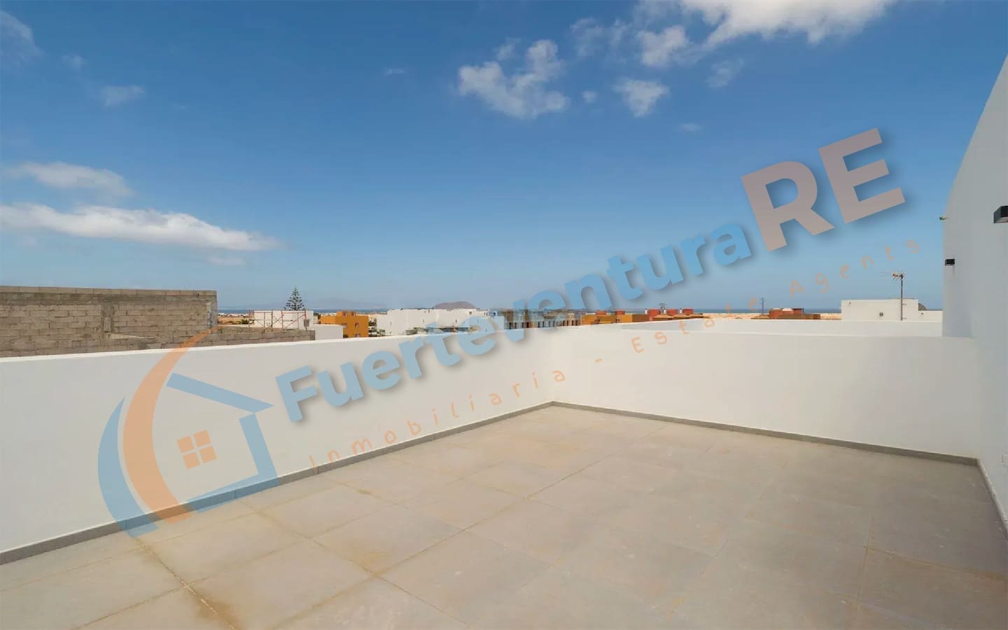 Casa de 3 habitaciones en Corralejo en venta con piscina garaje - 450.000 € (Ref: 9611823)
