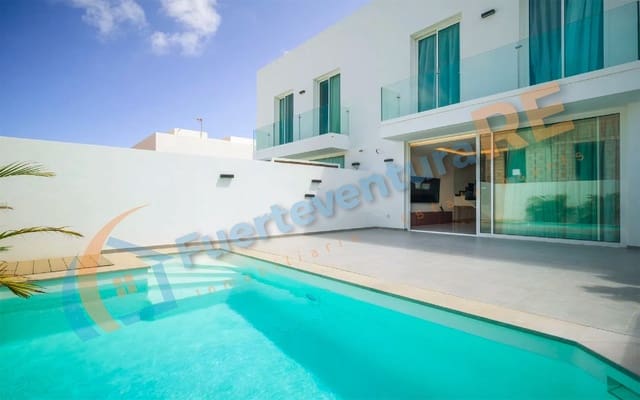 3 camera da letto Casa in vendita in Corralejo, La Oliva con piscina garage - 450.000 € (Rif: 9611823)
