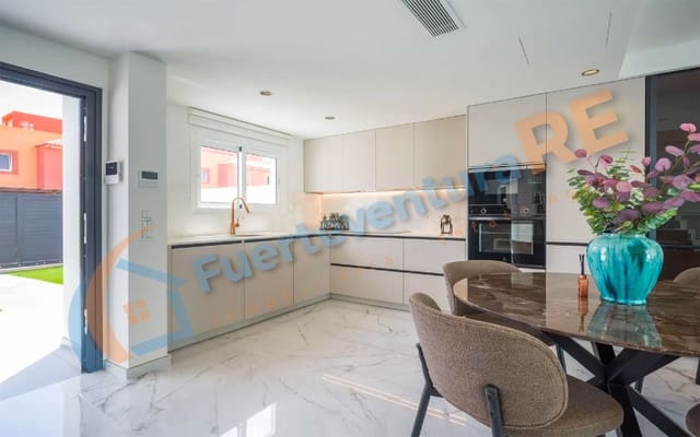 3 camera da letto Casa in vendita in Corralejo, La Oliva con piscina garage - 450.000 € (Rif: 9611823)