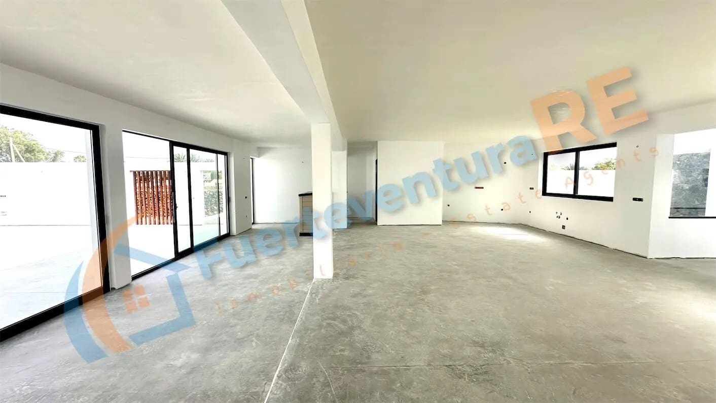 4 bedroom Villa for sale in Lajares with pool garage - € 670,000 (Ref: 9637207)