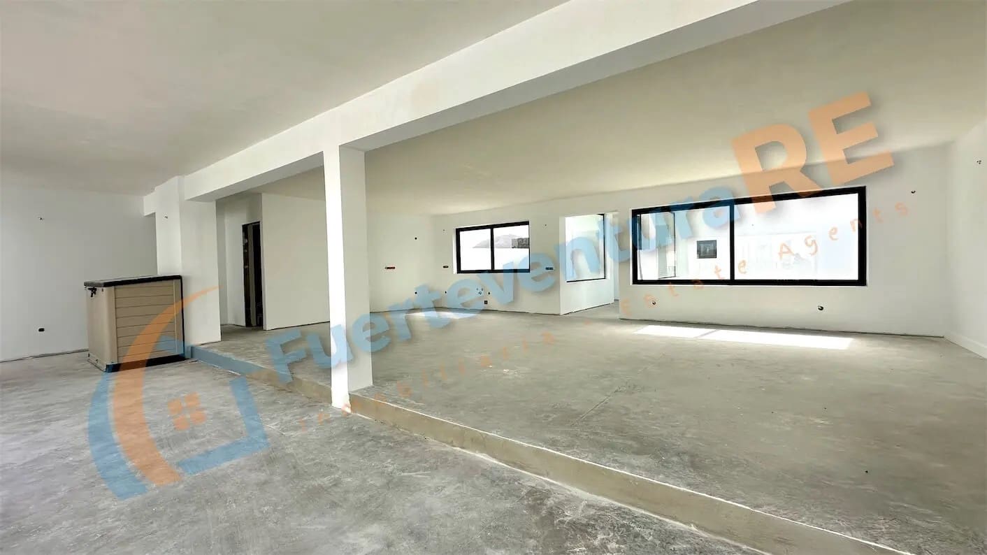 4 bedroom Villa for sale in Lajares with pool garage - € 670,000 (Ref: 9637207)