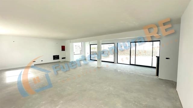 4 bedroom Villa for sale in Lajares, La Oliva with pool garage - € 670,000 (Ref: 9637207)