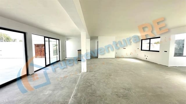 4 bedroom Villa for sale in Lajares, La Oliva with pool garage - € 670,000 (Ref: 9637207)