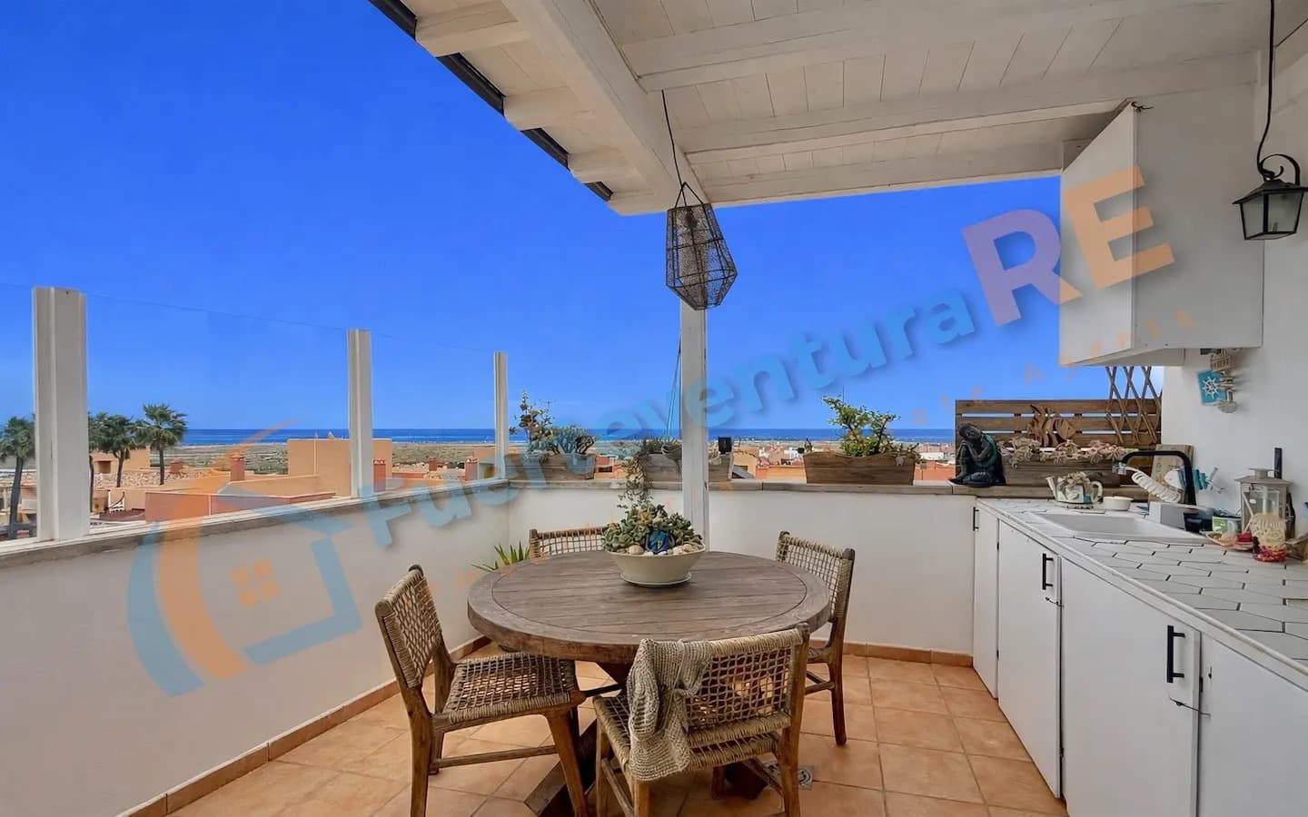 2 bedroom Penthouse for sale in Corralejo with pool garage - € 297,000 (Ref: 9729506)