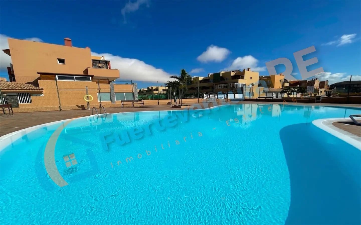 2 bedroom Penthouse for sale in Corralejo with pool garage - € 297,000 (Ref: 9729506)