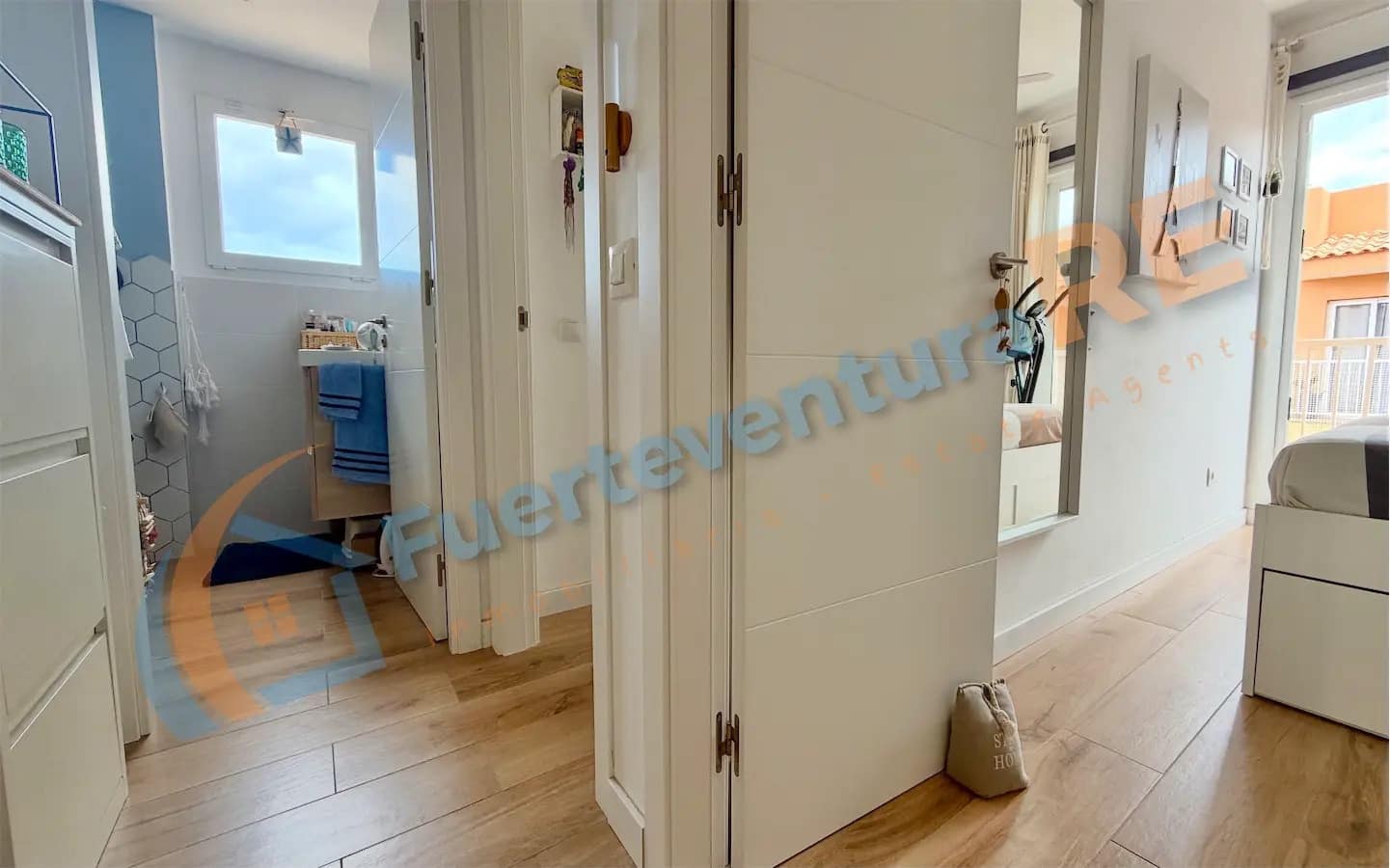 2 bedroom Penthouse for sale in Corralejo with pool garage - € 297,000 (Ref: 9729506)