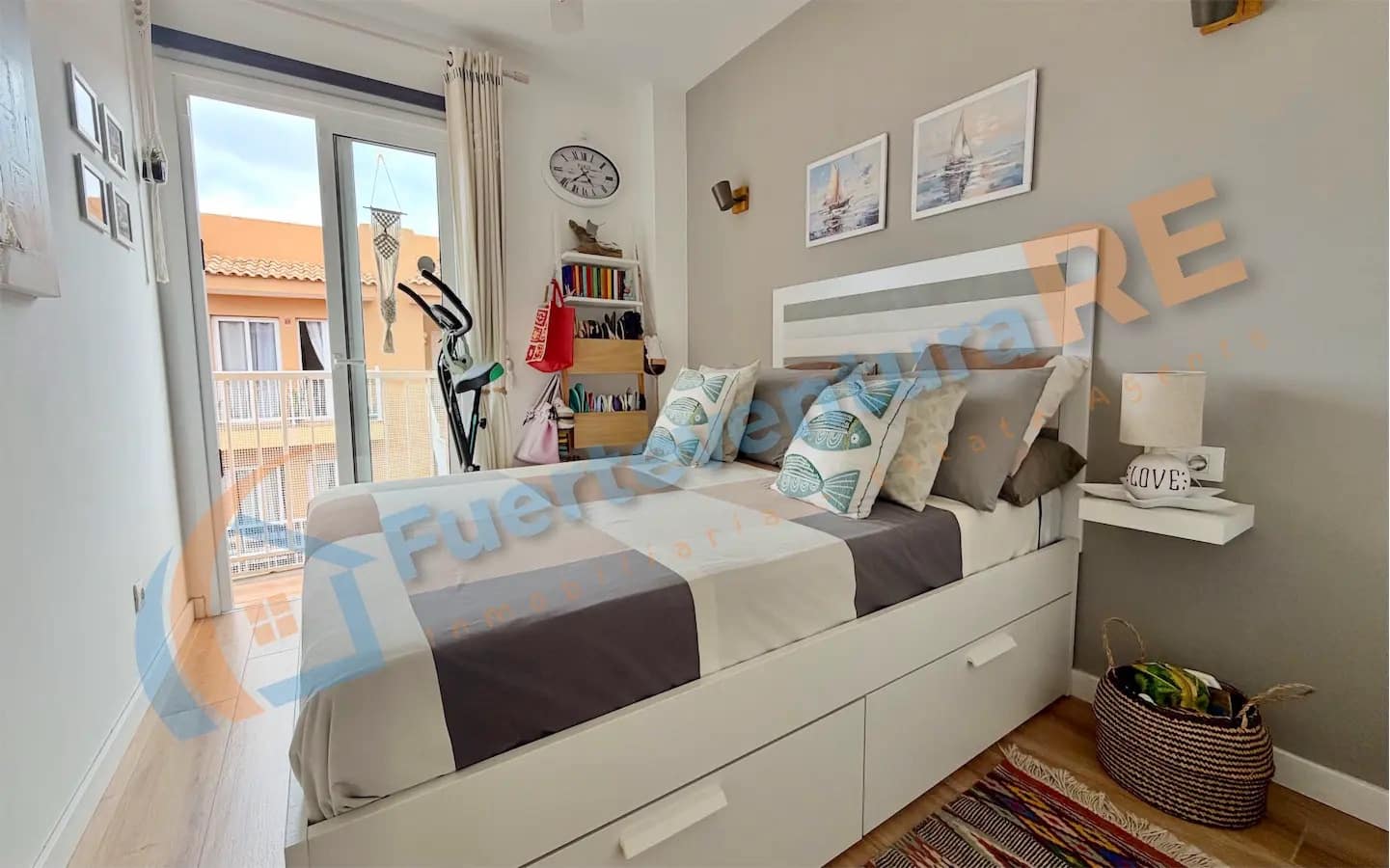 2 bedroom Penthouse for sale in Corralejo with pool garage - € 297,000 (Ref: 9729506)