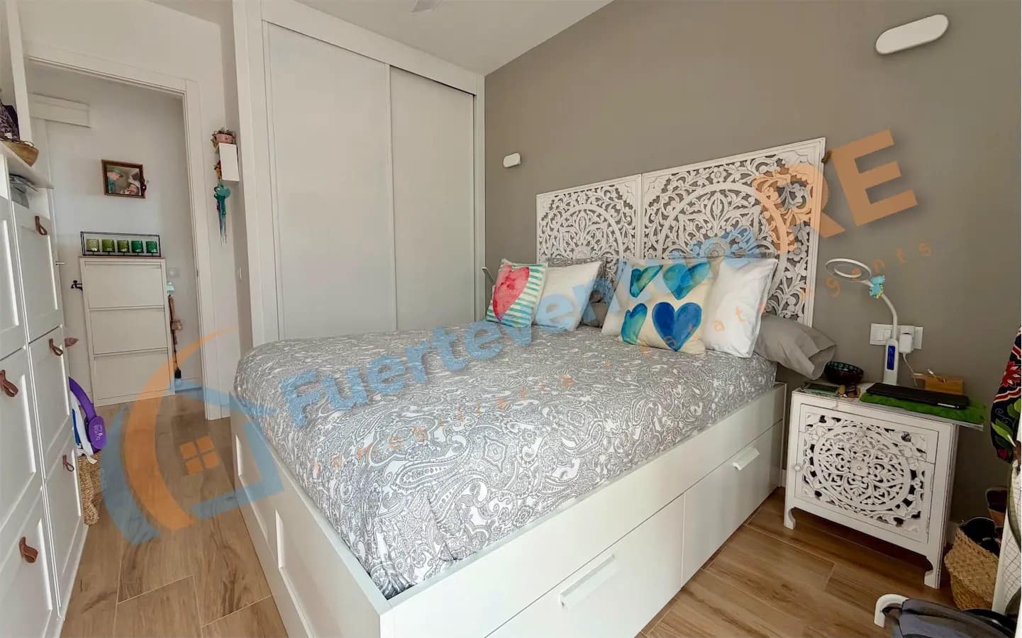 2 bedroom Penthouse for sale in Corralejo with pool garage - € 297,000 (Ref: 9729506)