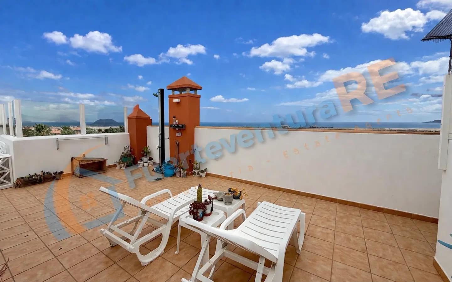 2 bedroom Penthouse for sale in Corralejo with pool garage - € 297,000 (Ref: 9729506)