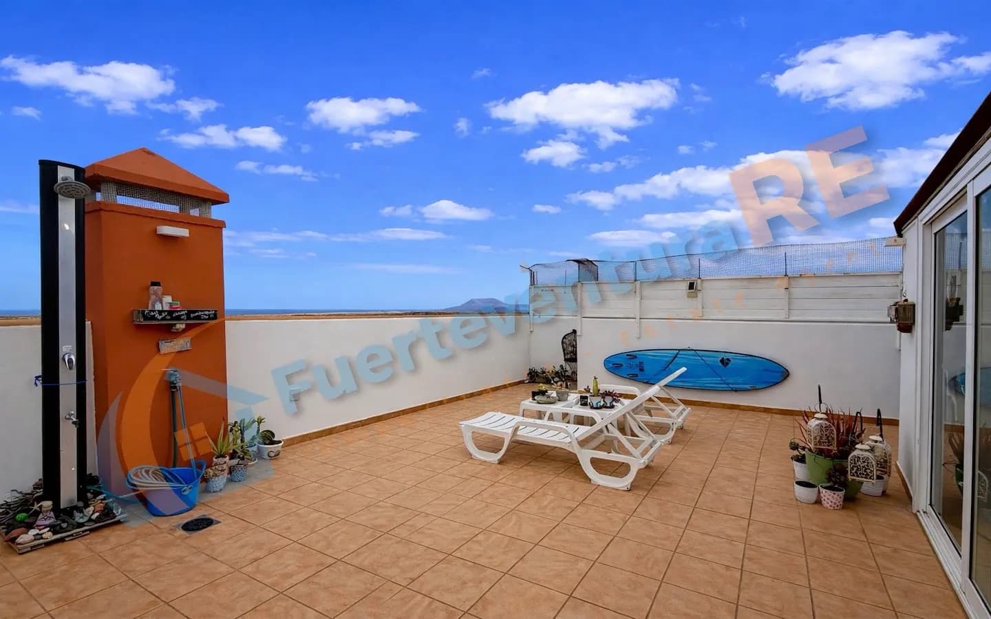 2 bedroom Penthouse for sale in Corralejo with pool garage - € 297,000 (Ref: 9729506)