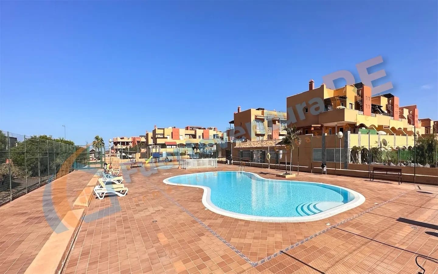 2 bedroom Penthouse for sale in Corralejo with pool garage - € 297,000 (Ref: 9729506)