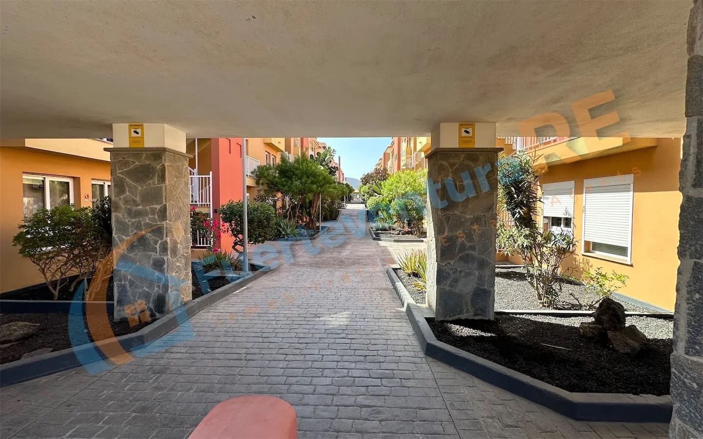 2 bedroom Penthouse for sale in Corralejo with pool garage - € 297,000 (Ref: 9729506)