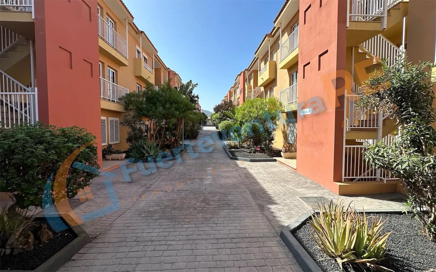 2 bedroom Penthouse for sale in Corralejo with pool garage - € 297,000 (Ref: 9729506)