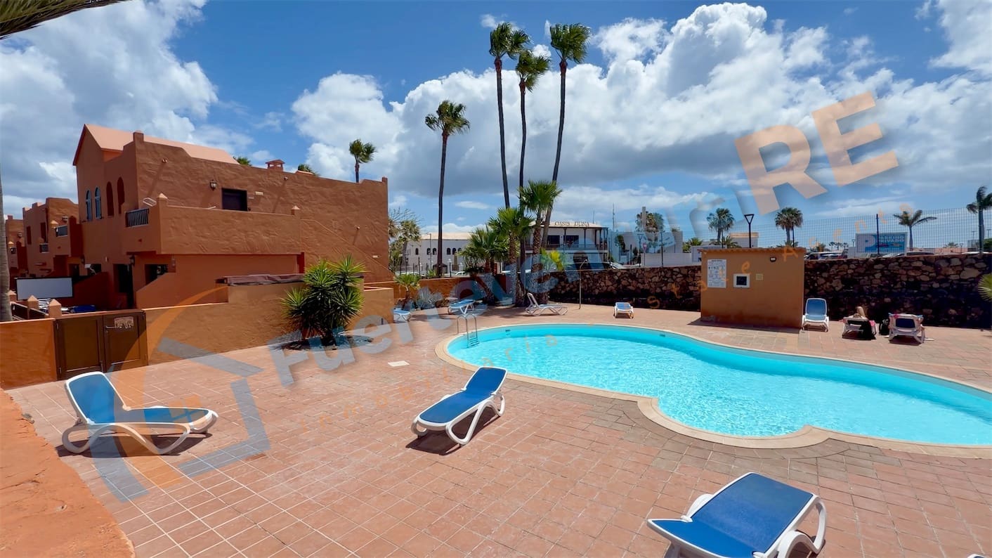 2 bedroom Apartment for sale in Corralejo with pool garage - € 310,000 (Ref: 9838958)
