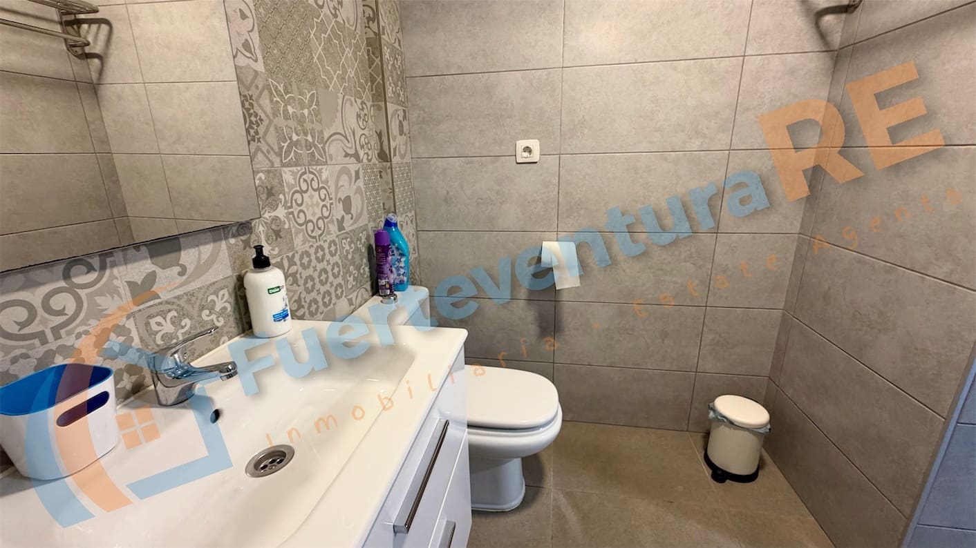 2 bedroom Apartment for sale in Corralejo with pool garage - € 310,000 (Ref: 9838958)