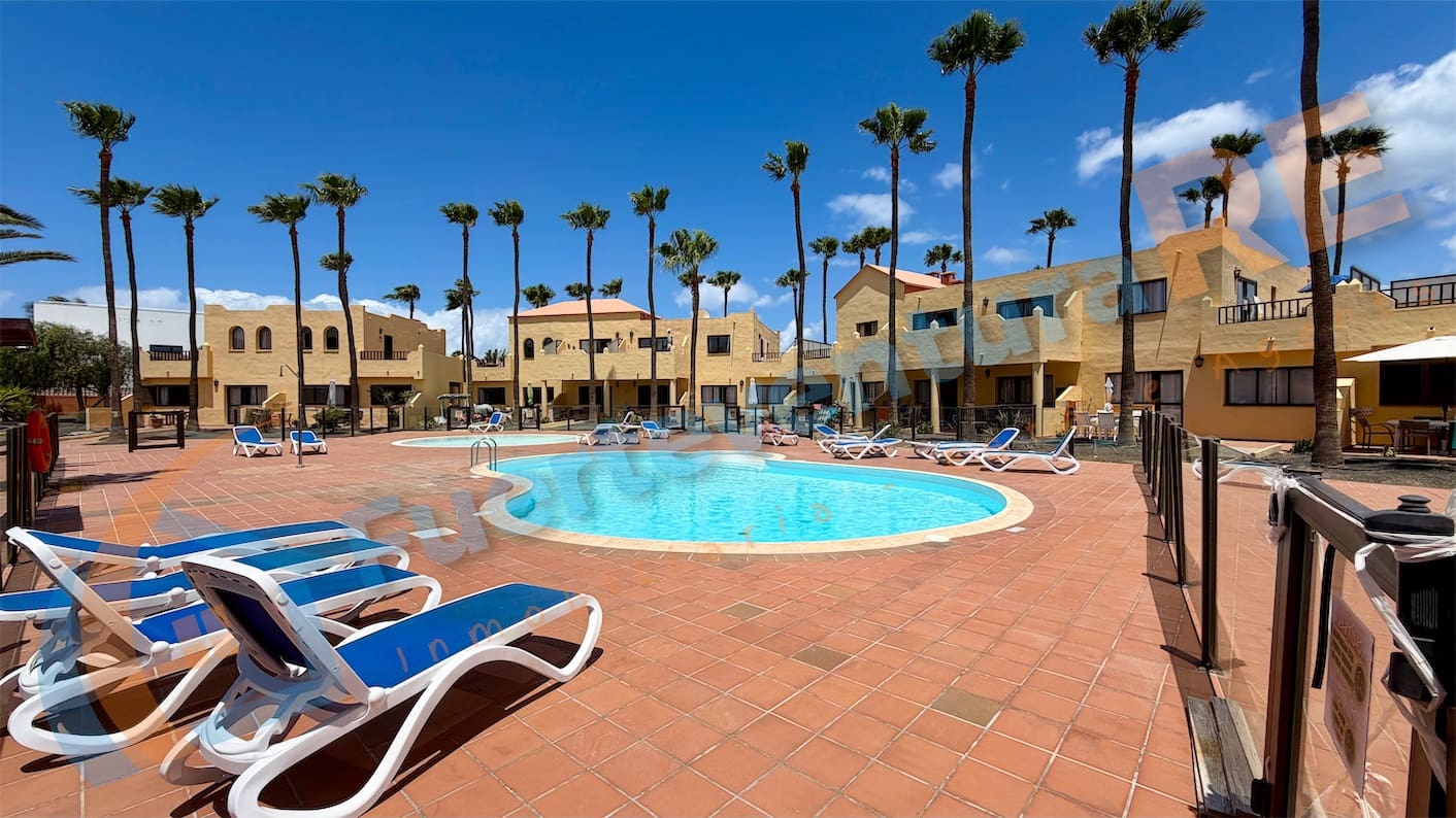 2 bedroom Apartment for sale in Corralejo with pool garage - € 310,000 (Ref: 9838958)