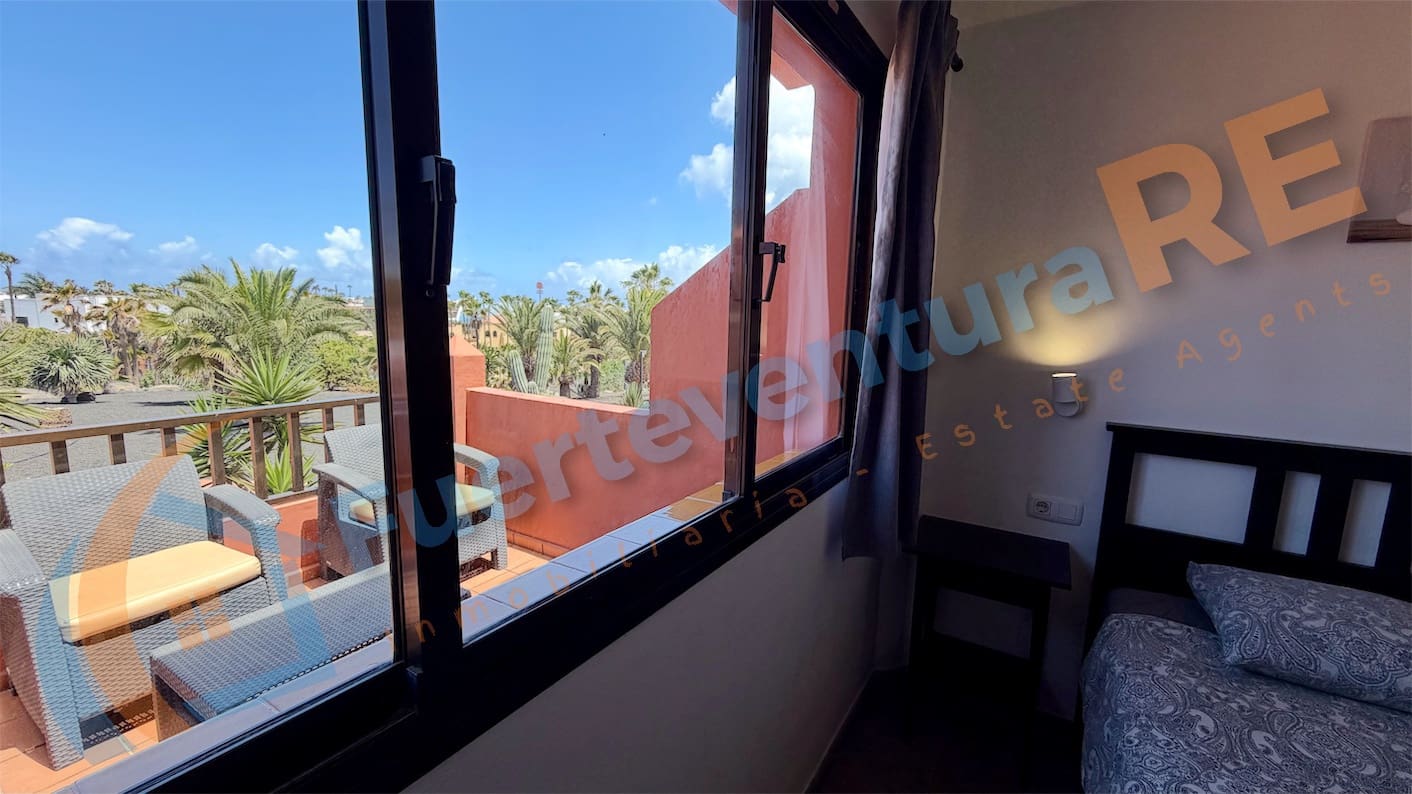 2 bedroom Apartment for sale in Corralejo with pool garage - € 310,000 (Ref: 9838958)