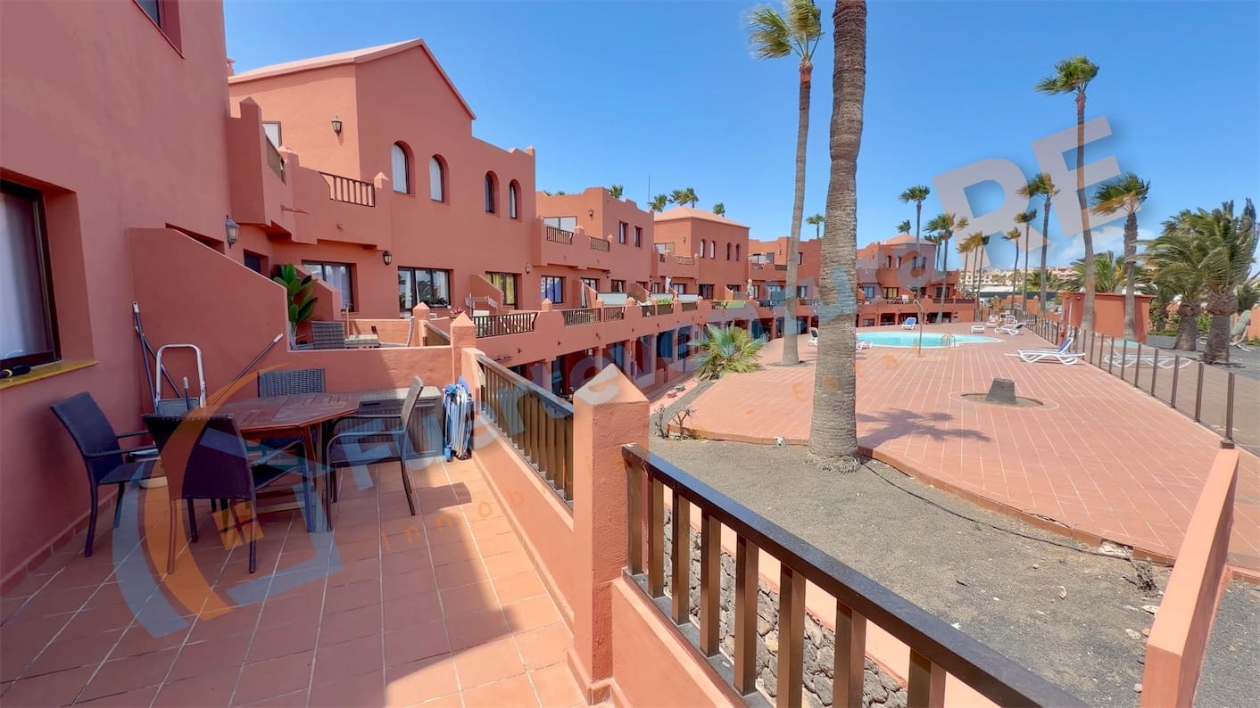 2 bedroom Apartment for sale in Corralejo with pool garage - € 310,000 (Ref: 9838958)