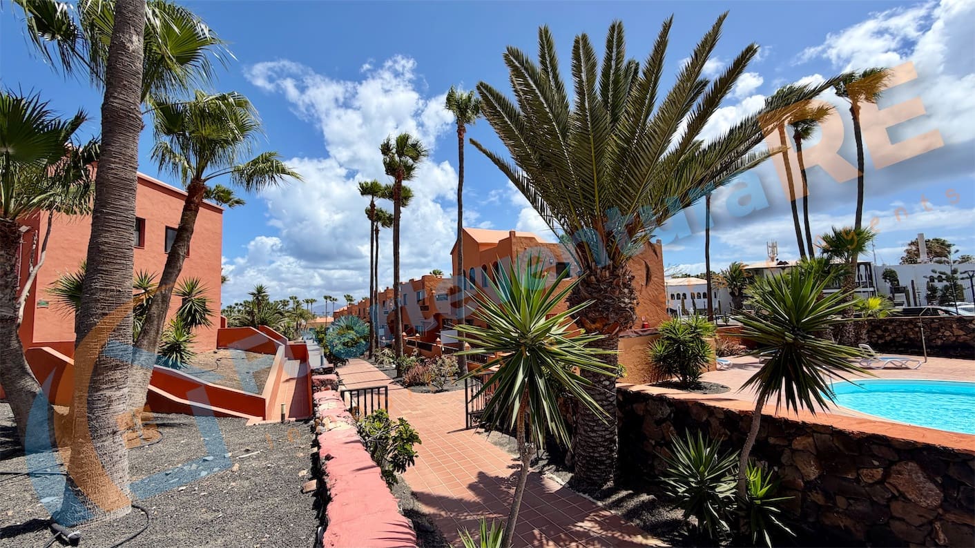 2 bedroom Apartment for sale in Corralejo with pool garage - € 310,000 (Ref: 9838958)