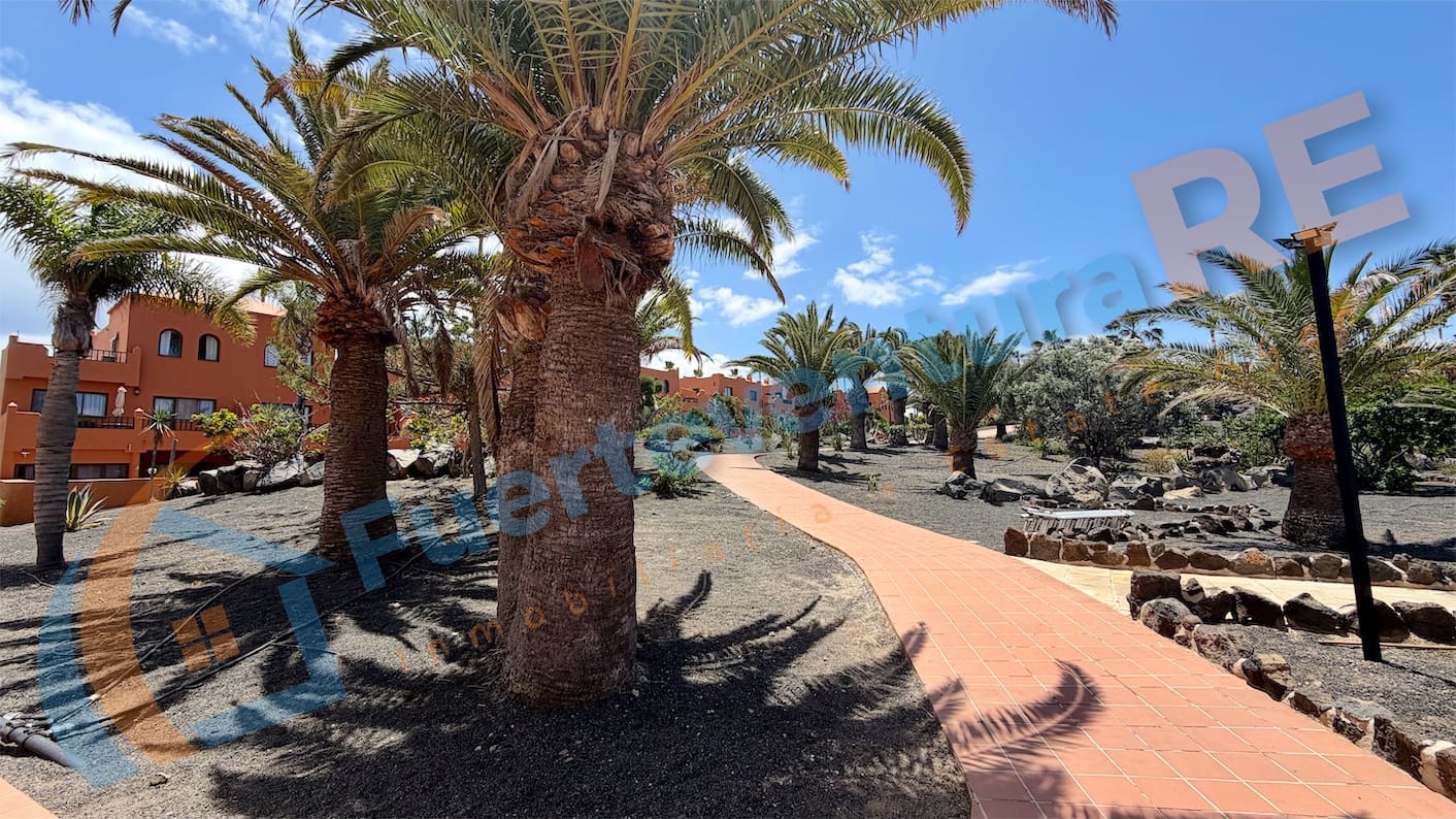 2 bedroom Apartment for sale in Corralejo with pool garage - € 310,000 (Ref: 9838958)