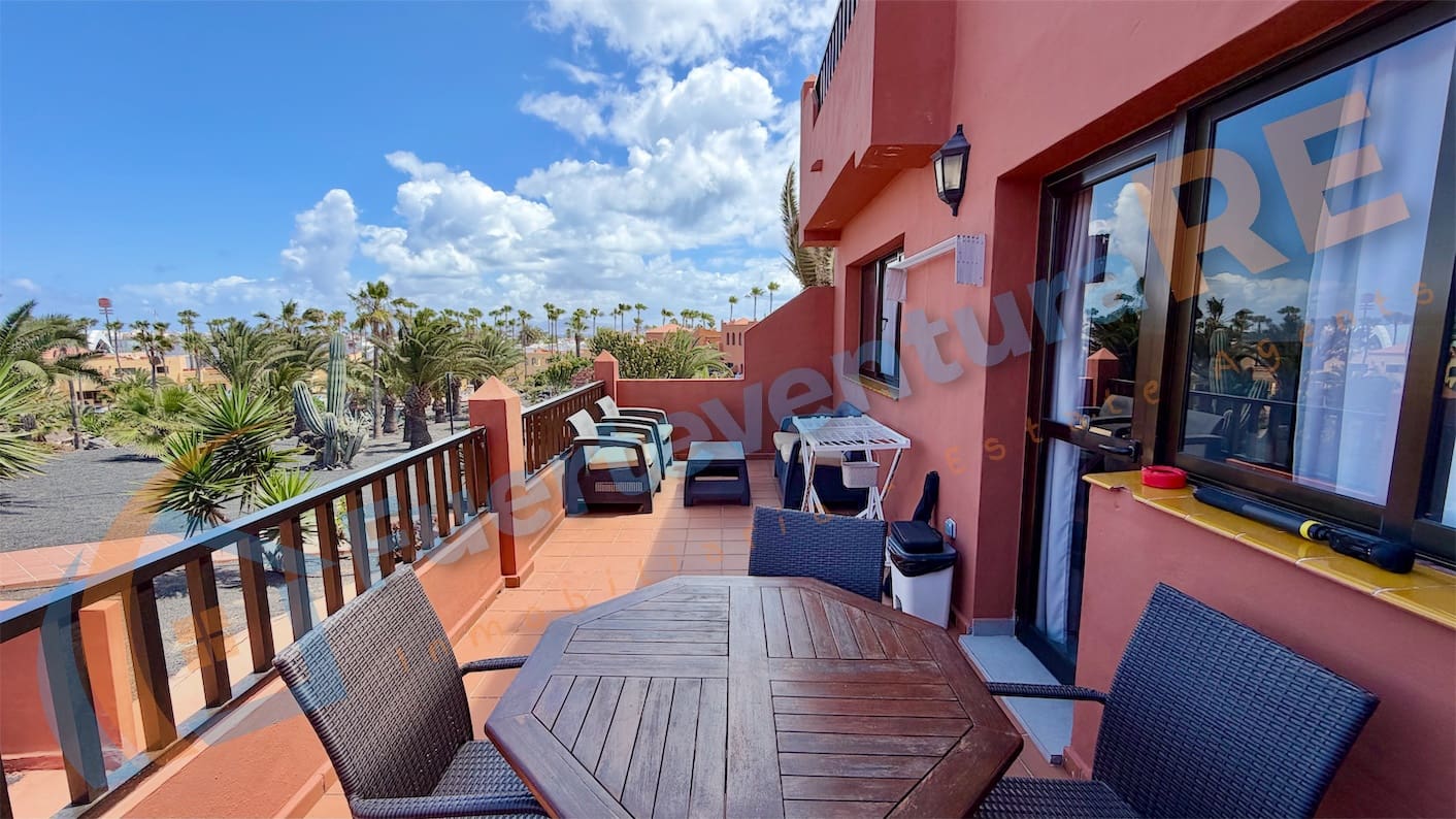2 bedroom Apartment for sale in Corralejo with pool garage - € 310,000 (Ref: 9838958)