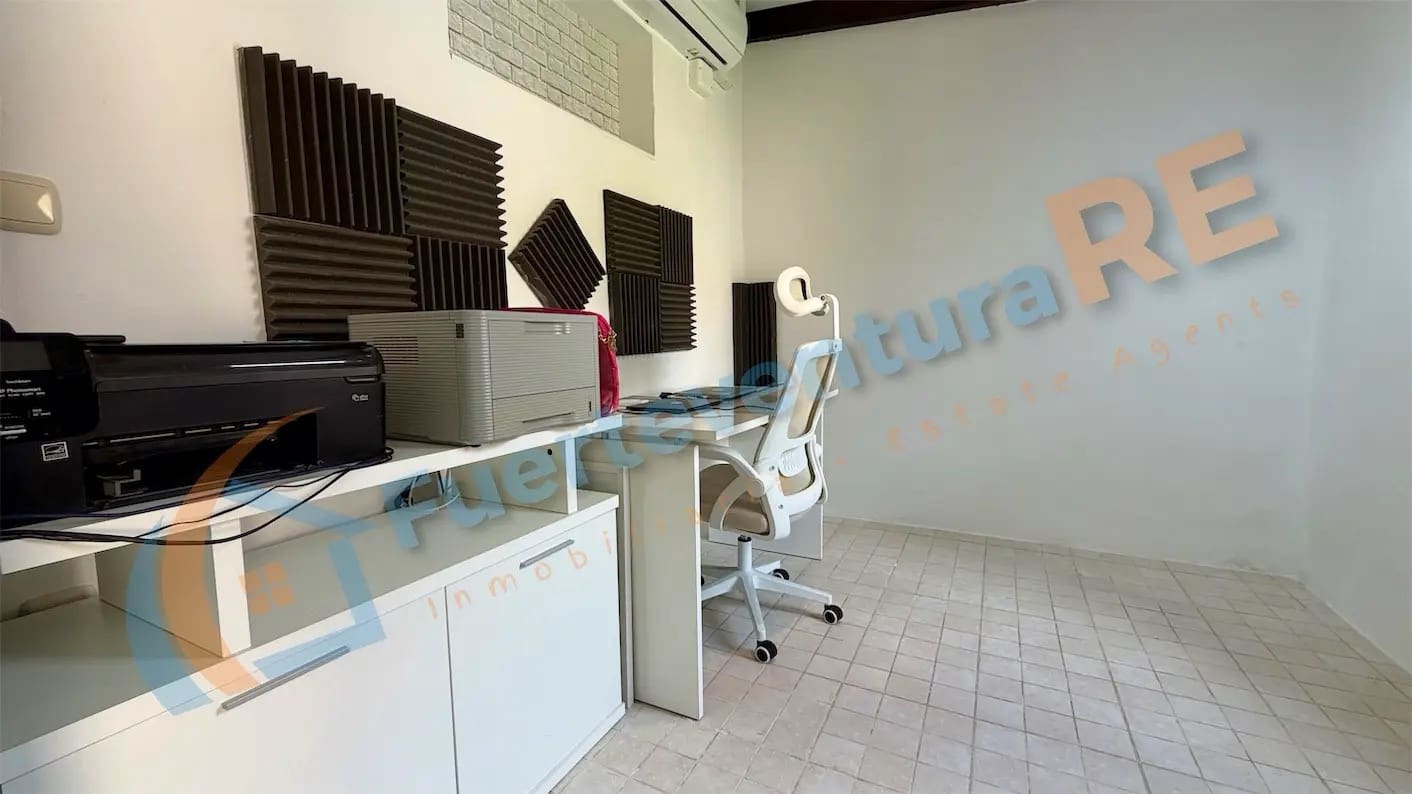 2 bedroom Villa for sale in Tamaragua with pool garage - € 280,000 (Ref: 9839981)