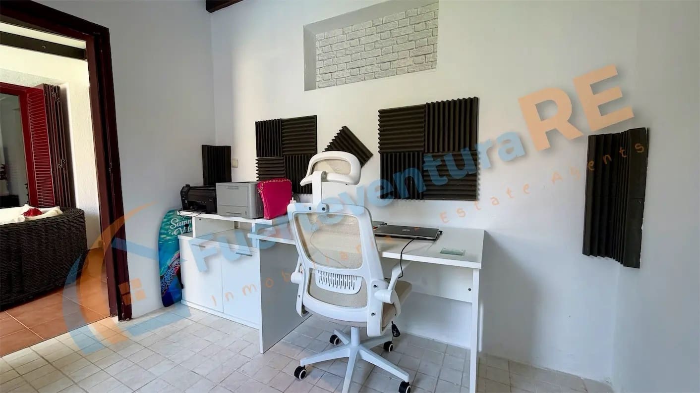 2 bedroom Villa for sale in Tamaragua with pool garage - € 280,000 (Ref: 9839981)