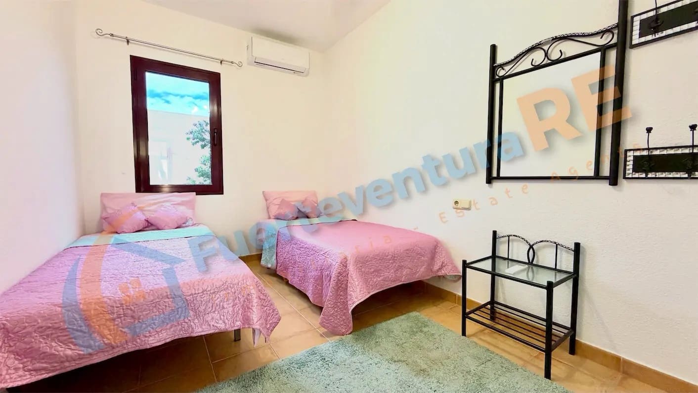 2 bedroom Villa for sale in Tamaragua with pool garage - € 280,000 (Ref: 9839981)