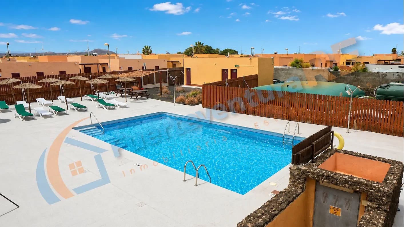 2 bedroom Villa for sale in Tamaragua with pool garage - € 280,000 (Ref: 9839981)