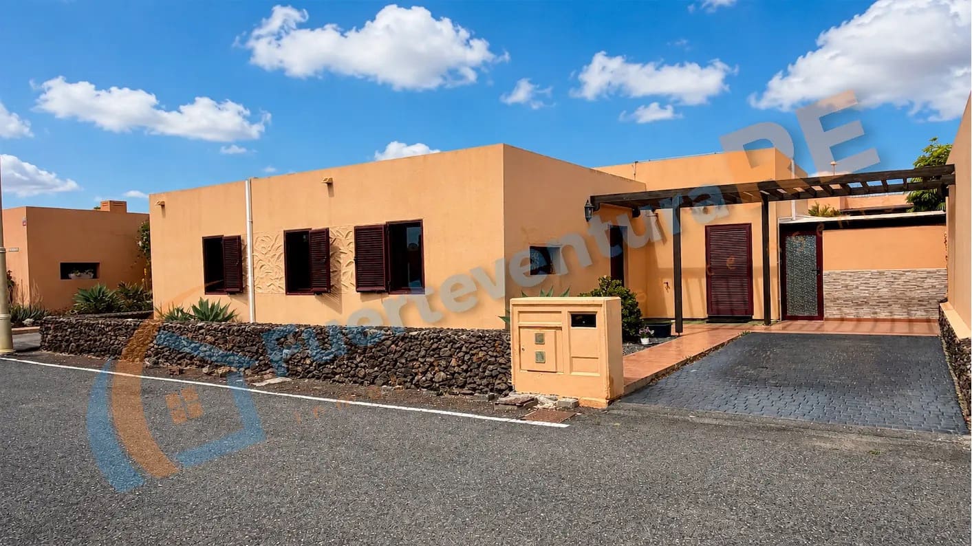 2 bedroom Villa for sale in Tamaragua with pool garage - € 280,000 (Ref: 9839981)