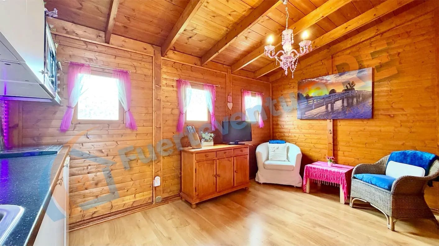 2 bedroom Villa for sale in Tamaragua with pool garage - € 280,000 (Ref: 9839981)