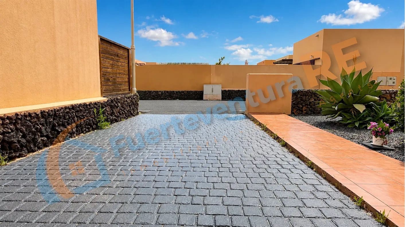 2 bedroom Villa for sale in Tamaragua with pool garage - € 280,000 (Ref: 9839981)
