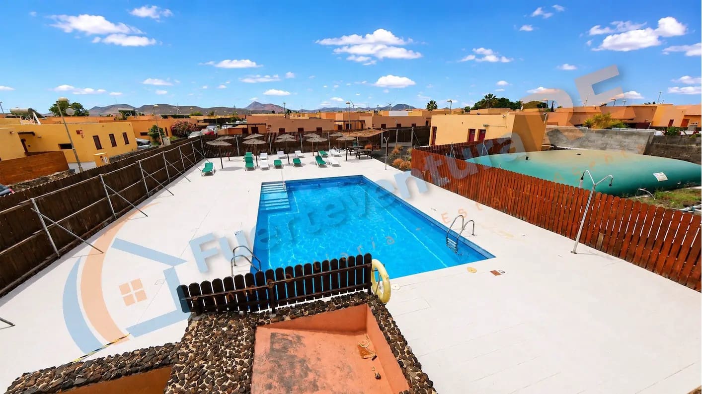 2 bedroom Villa for sale in Tamaragua with pool garage - € 280,000 (Ref: 9839981)