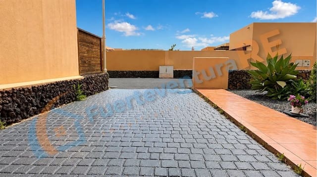 2 chambre Villa/Maison à vendre à Tamaragua, La Oliva avec piscine garage - 280 000 € (Ref: 9839981)